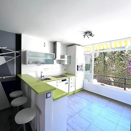 Amplio, Moderno Apartamento 3