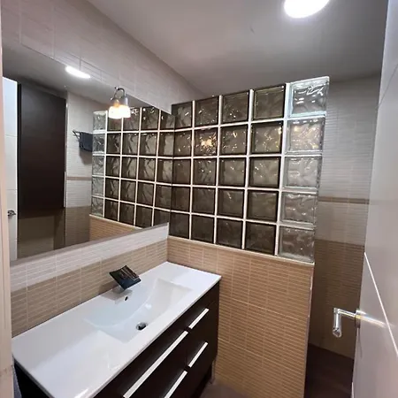 Amplio, Moderno Apartamento 3 *